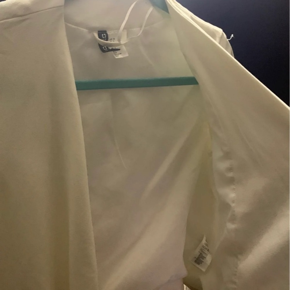 Blazer - Picture 2 of 4